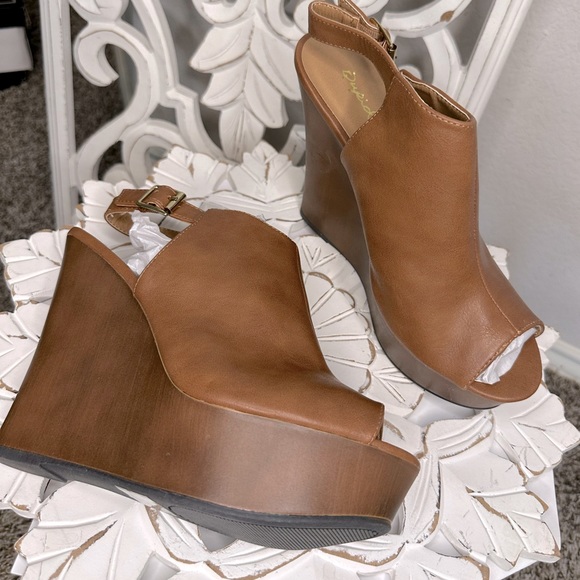 Qupid Leatherette Peep Toe Ankle Strap Wedge Booties BRAND NEW IN BOX! - Picture 13 of 14